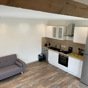 Appart hôtel Studio 23 M2+wifi +parking Privé, Oullins
